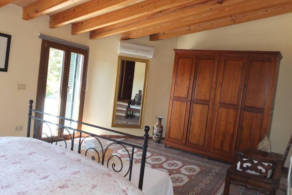 Villa Maria, Bonita Casa Con Jardin Y Piscina Privada En Андратс Екстериор снимка