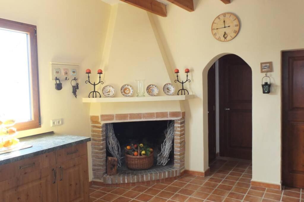 Villa Maria, Bonita Casa Con Jardin Y Piscina Privada En Андратс Екстериор снимка