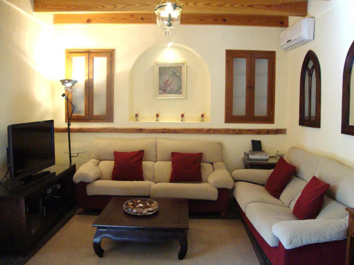 Villa Maria, Bonita Casa Con Jardin Y Piscina Privada En Андратс Екстериор снимка